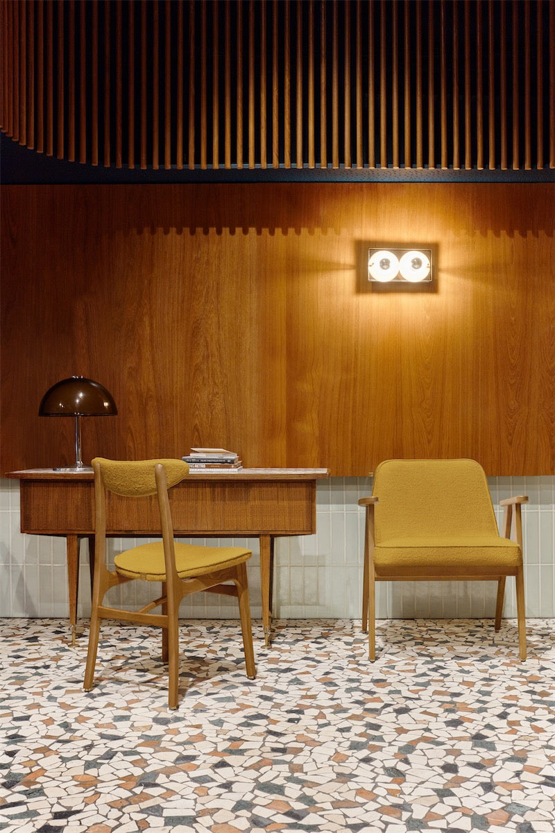 Fauteuil 366 Bouclé Mosterd Donker Hout