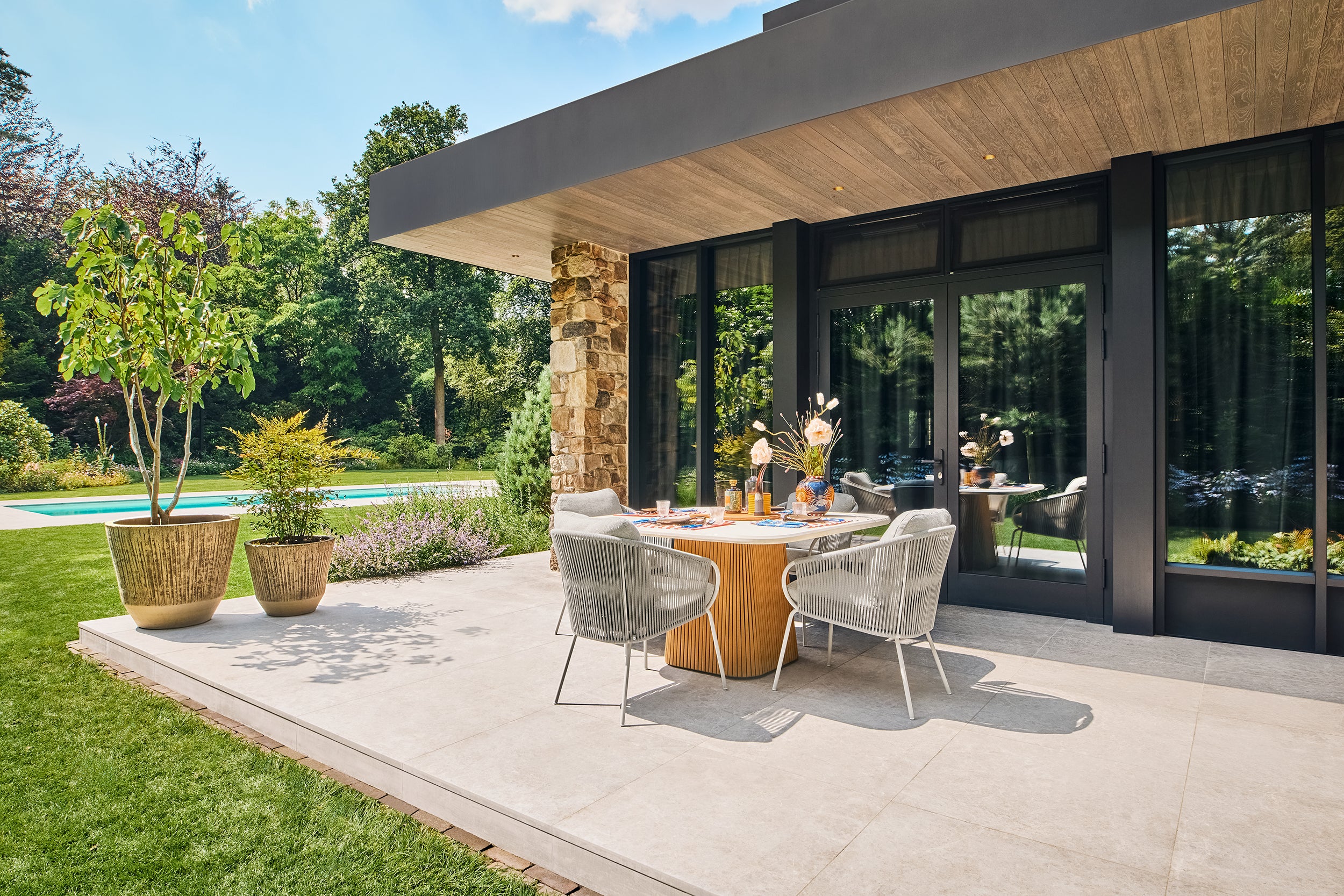 Eettafel Omis - 150x150 - Teak - Glassfibre