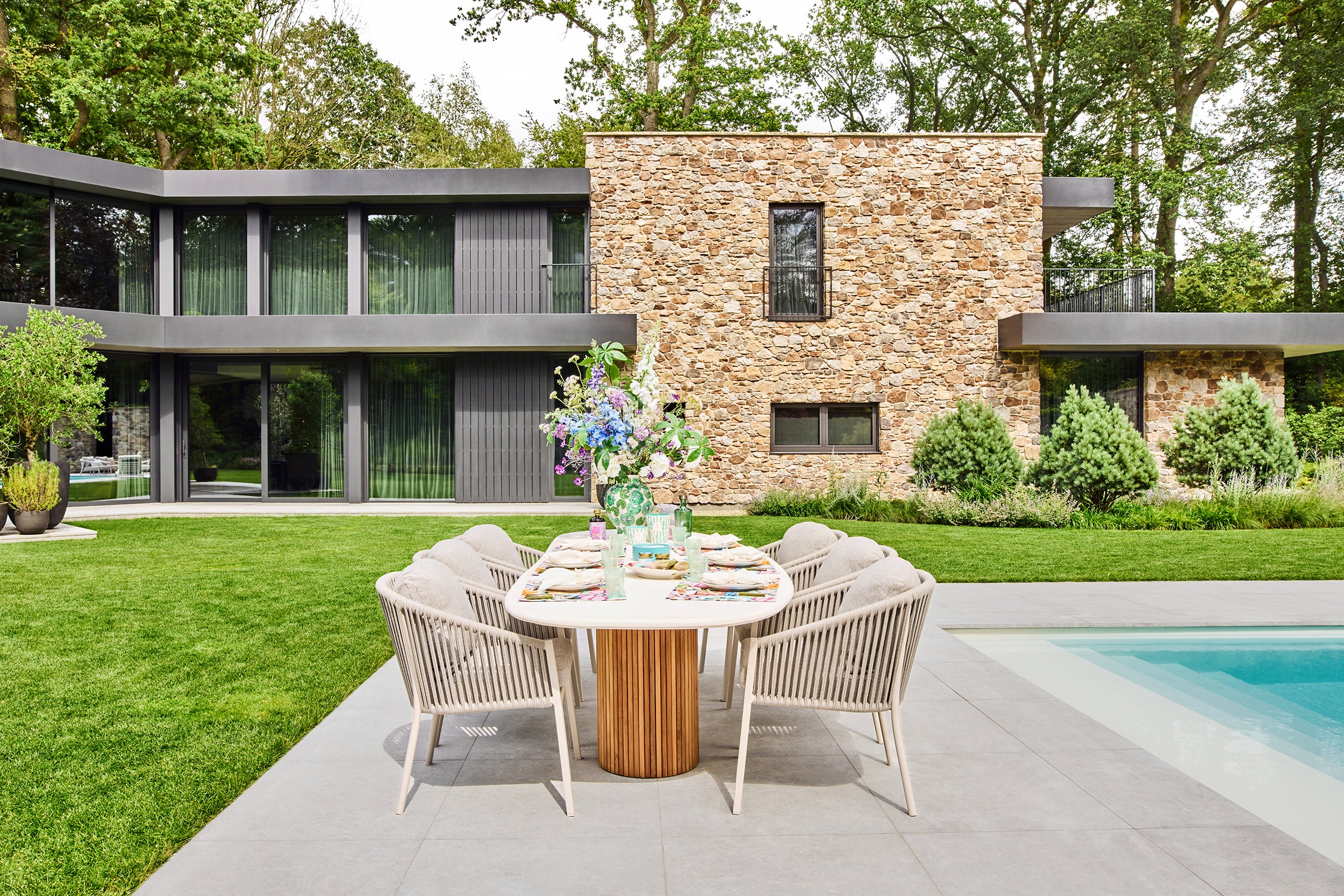 Eettafel Omis - 280x130 - Teak - Glassfibre