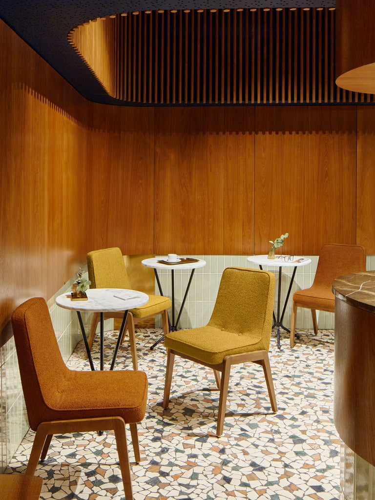 Eetkamerstoel Var Bouclé Mosterd Donker Hout