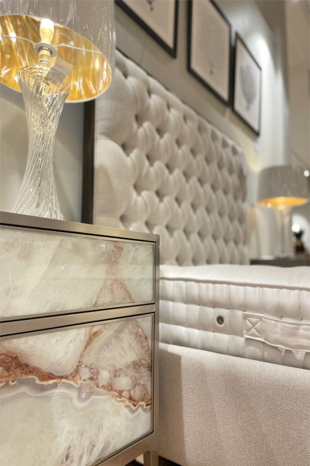 Nachtkastje A Real Gem