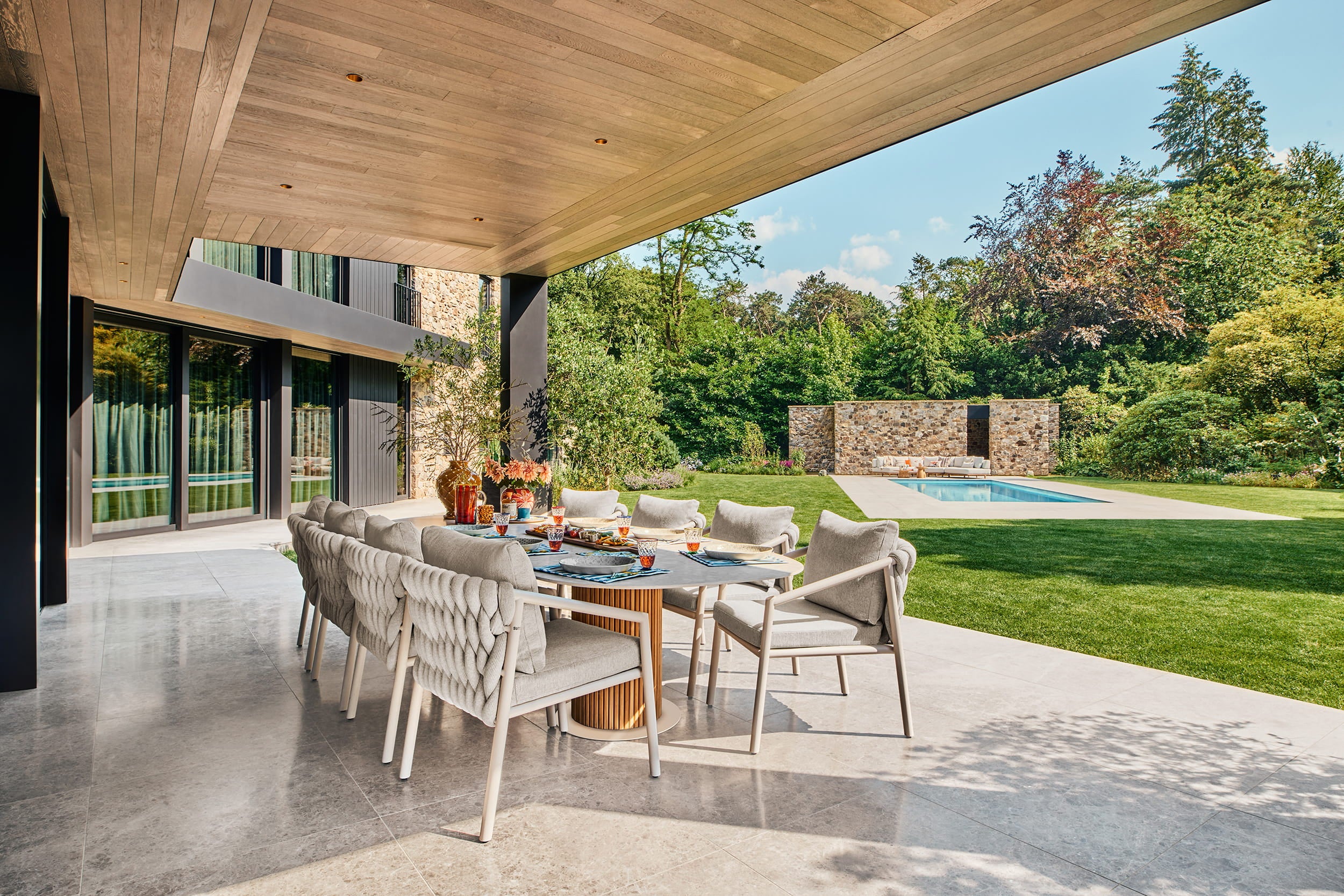 Eettafel Omis - 280x130 - Teak - Neolith Terrazzo taupe