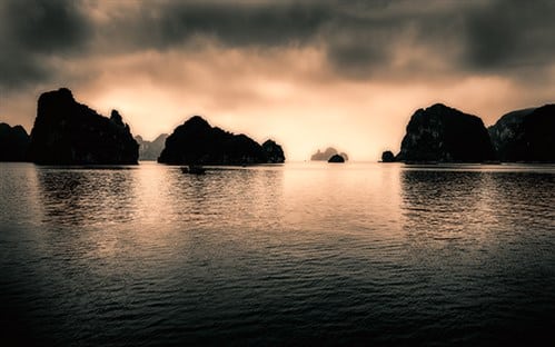 Foto Art - 'Bay of Halong Island Vietnam'