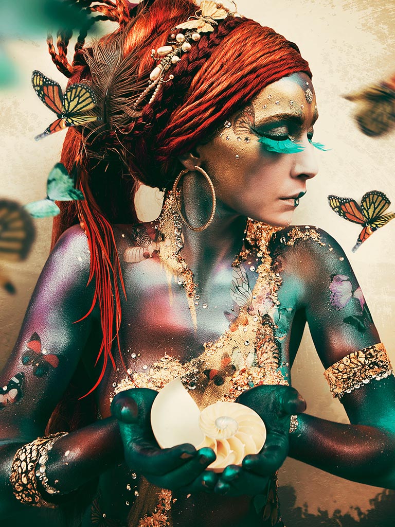 Foto Art - 'Woman with butterflies'